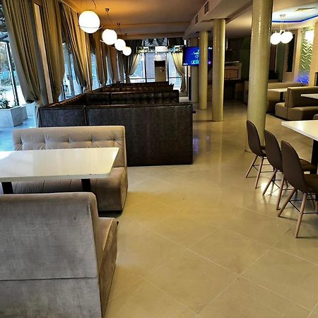 Apartments Devora 1 & Bar & Restaurant ヴァルナ エクステリア 写真